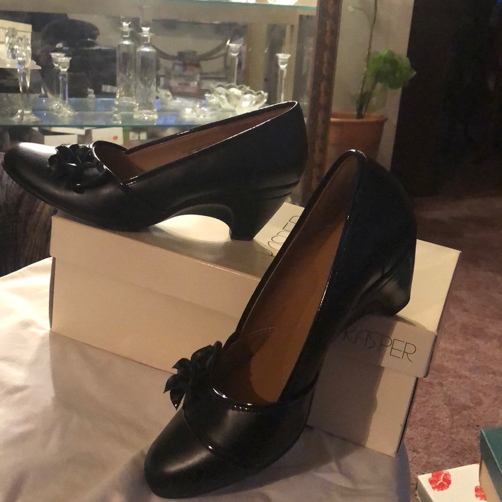 Shoe - Picture 2 of 3